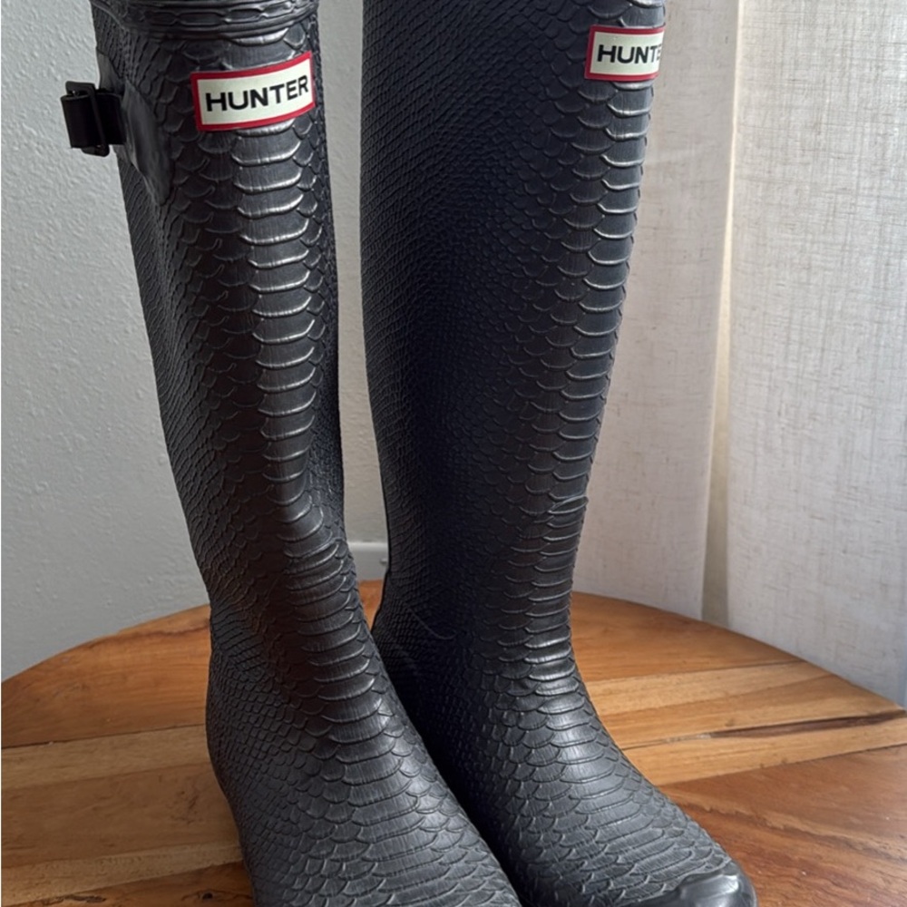 Hunter Silver Snake-Patterned Boots size 38